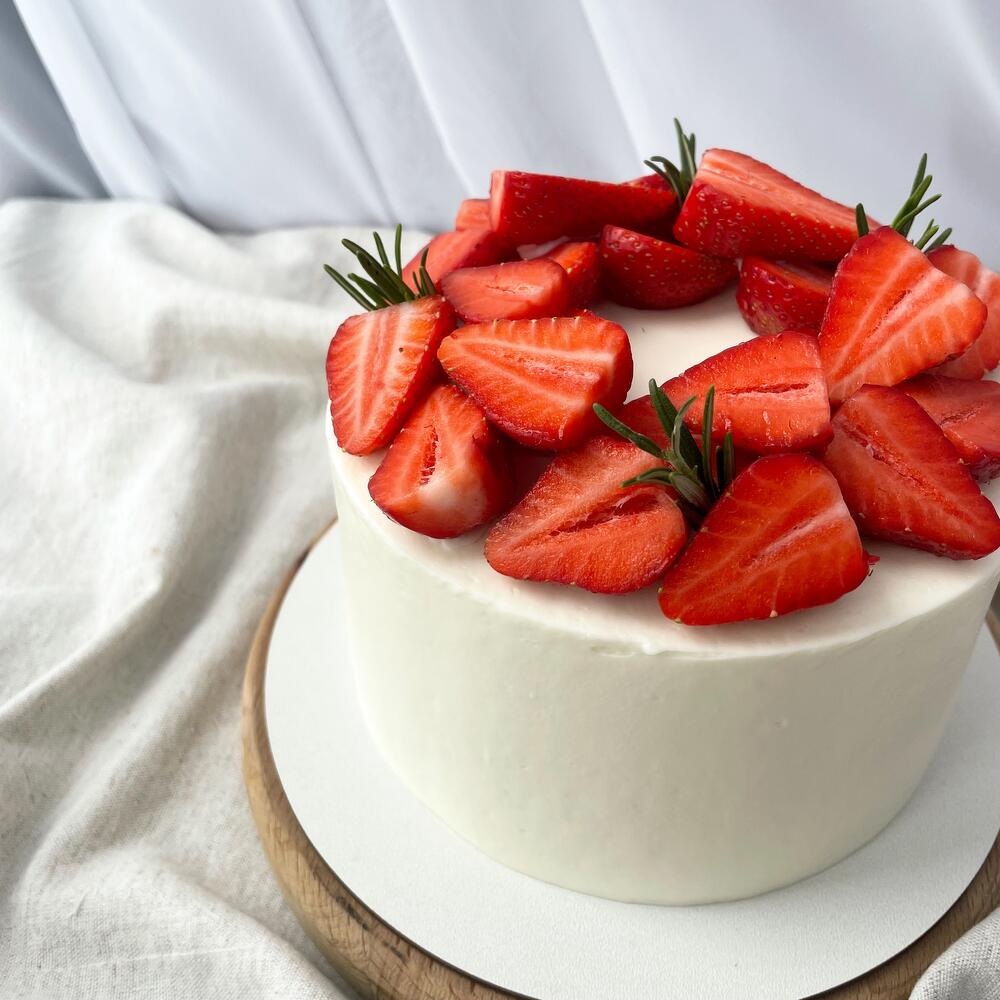 Бенто 1 кг с клубникой