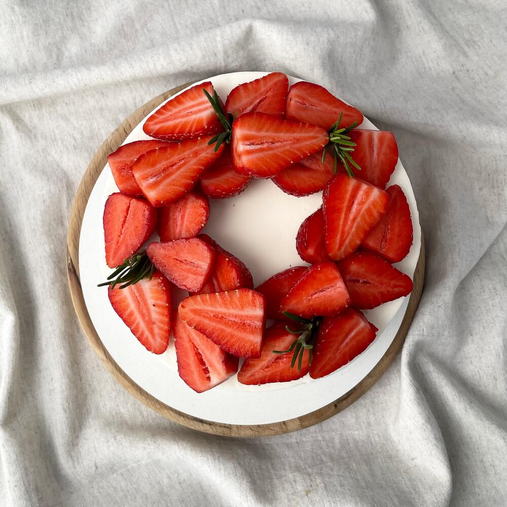 Бенто 1 кг с клубникой