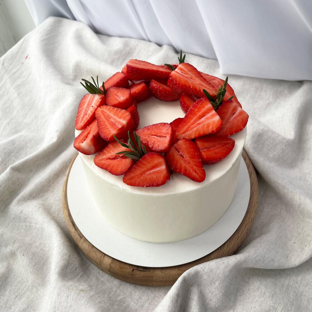 Бенто 1 кг с клубникой