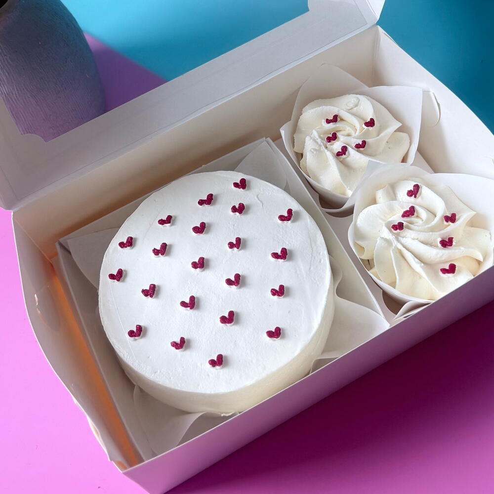 Бенто + 2 капкейка для любимой 14 февраля