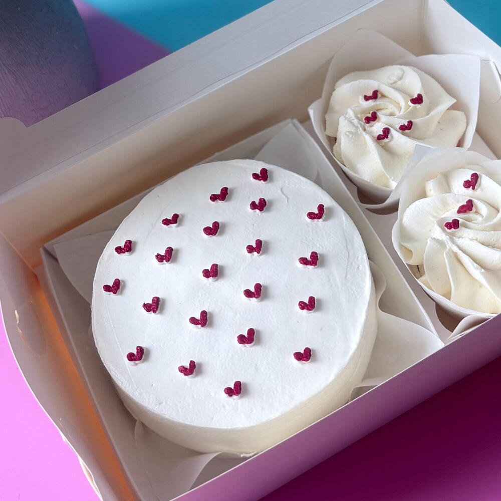 Бенто + 2 капкейка для любимой 14 февраля