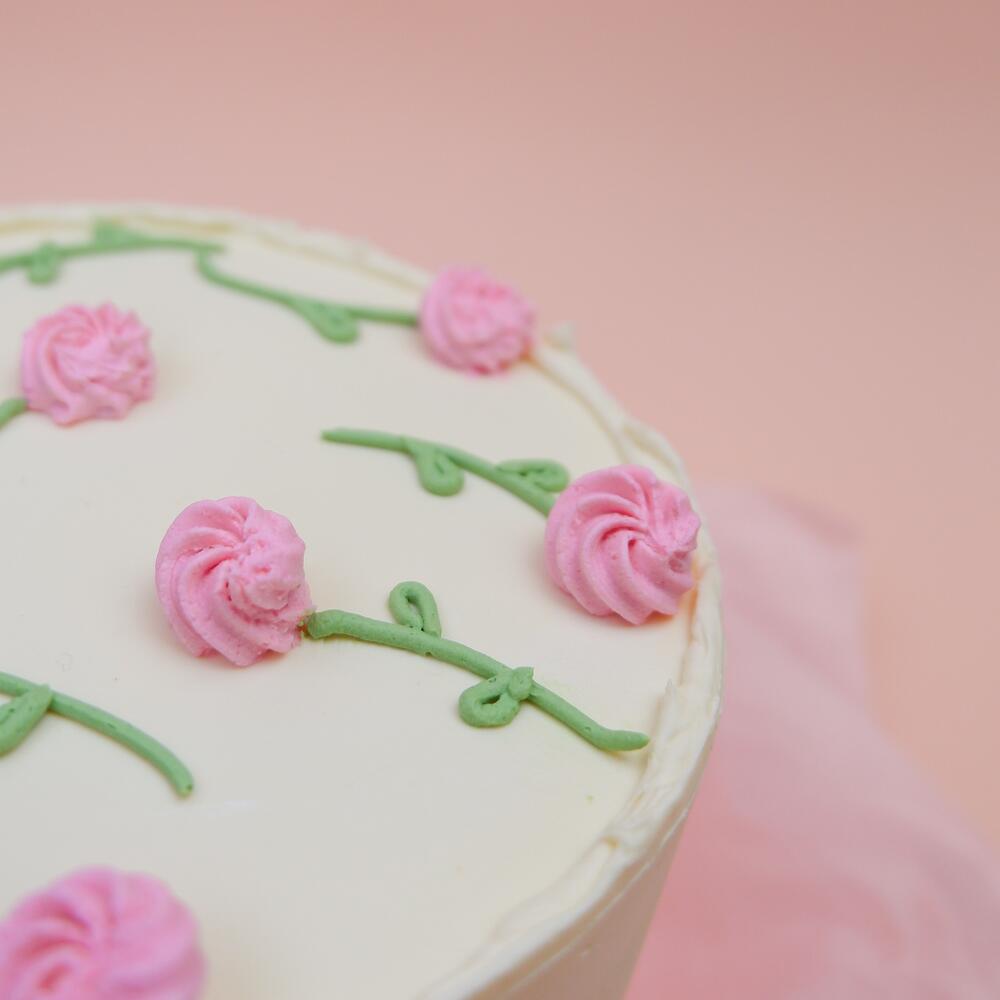 Бенто + букет "Розы"(роза, рускус, эустома)