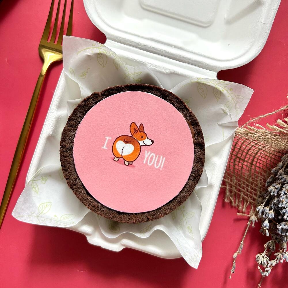 Бенто чизкейк «Вишня-шоколад» с корги в подарок