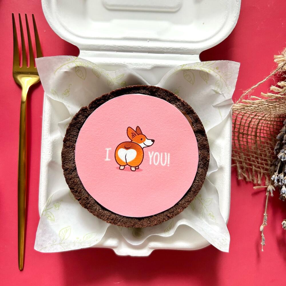 Бенто чизкейк «Вишня-шоколад» с корги в подарок