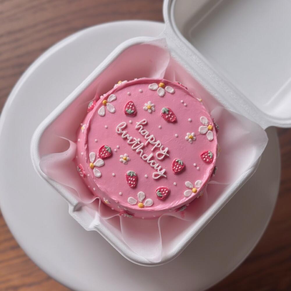 Бенто Happy Birthday с клубничками и цветочками в подарок