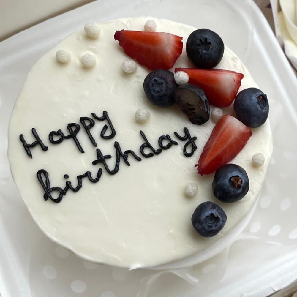 Бенто happy birthday с ягодами