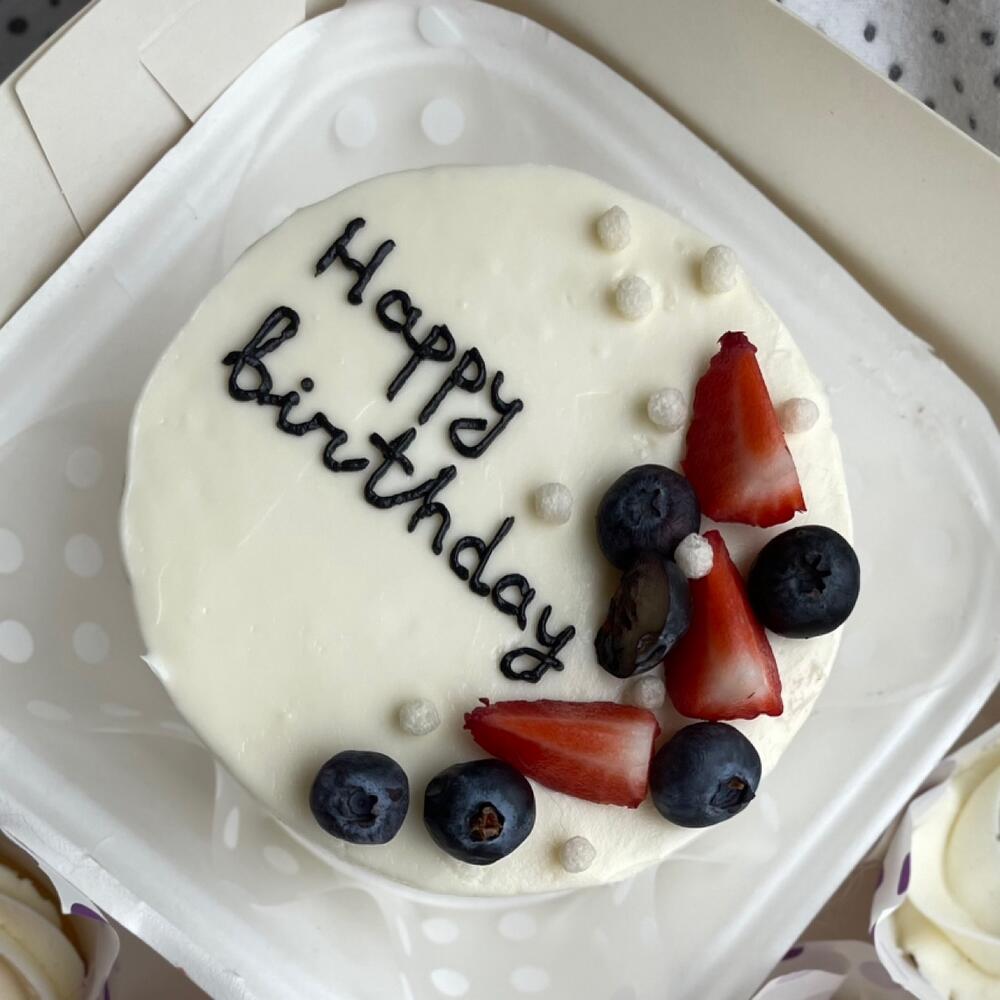 Бенто happy birthday с ягодами