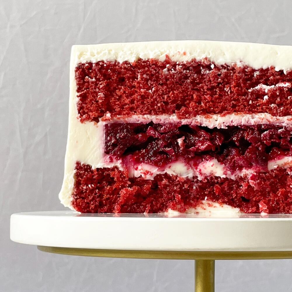 Бенто красный бархат с клубникой любимой маме на день матери