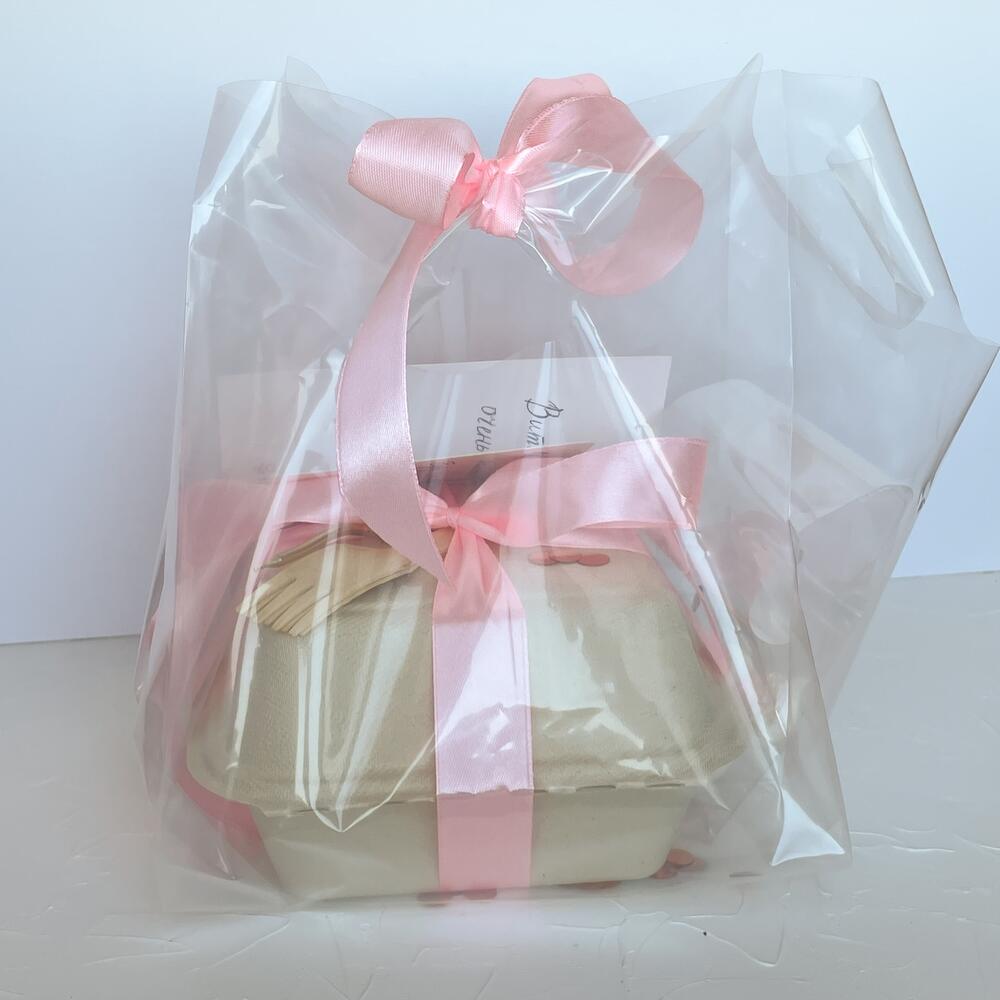 Бенто красный бархат с клубникой любимой маме на день матери