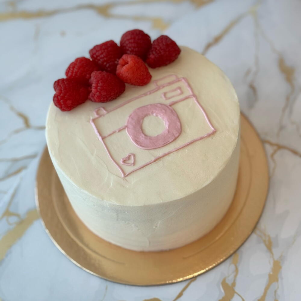 Бенто макси 1кг с начинкой «Молочная девочка»