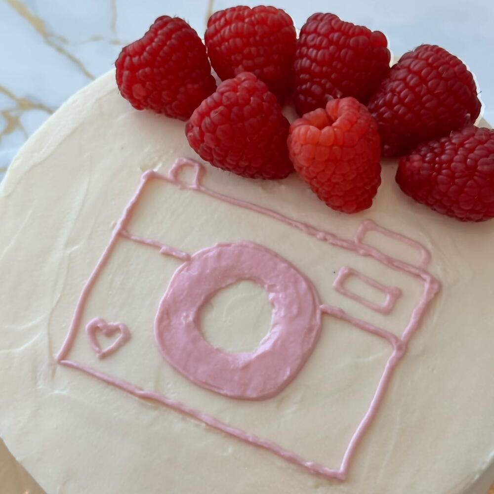 Бенто макси 1кг с начинкой «Молочная девочка»