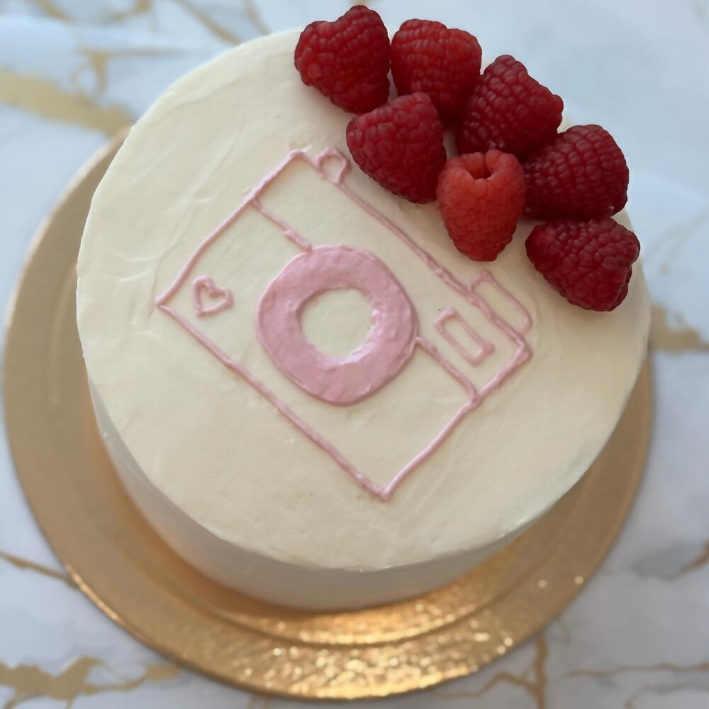 Бенто макси 1кг с начинкой «Молочная девочка»