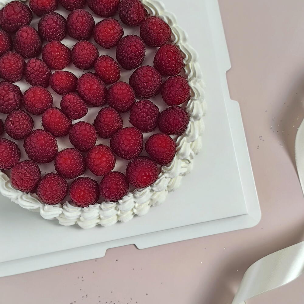 Бенто макси (900гр) с рюшами и свежей малиной / торт в стиле итальянского пирога / торт на день рождения