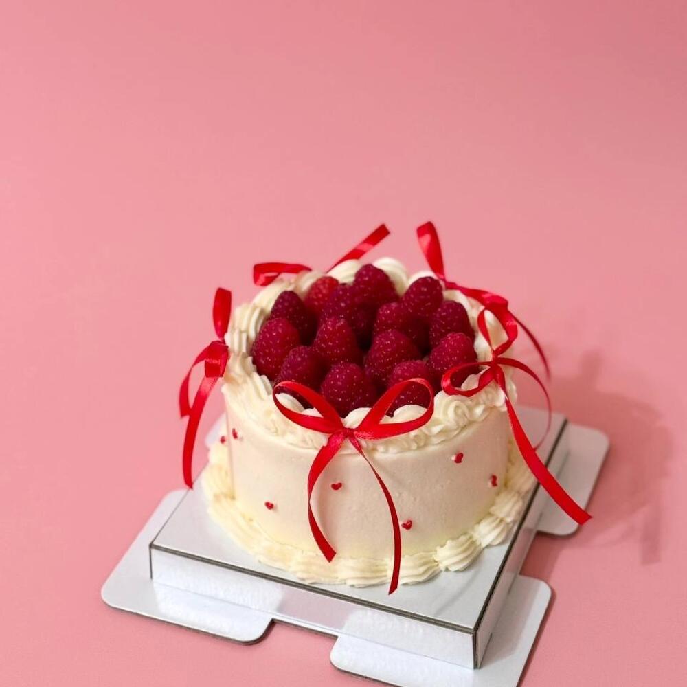 Бенто MAX с малиной в украшении, на 14 февраля