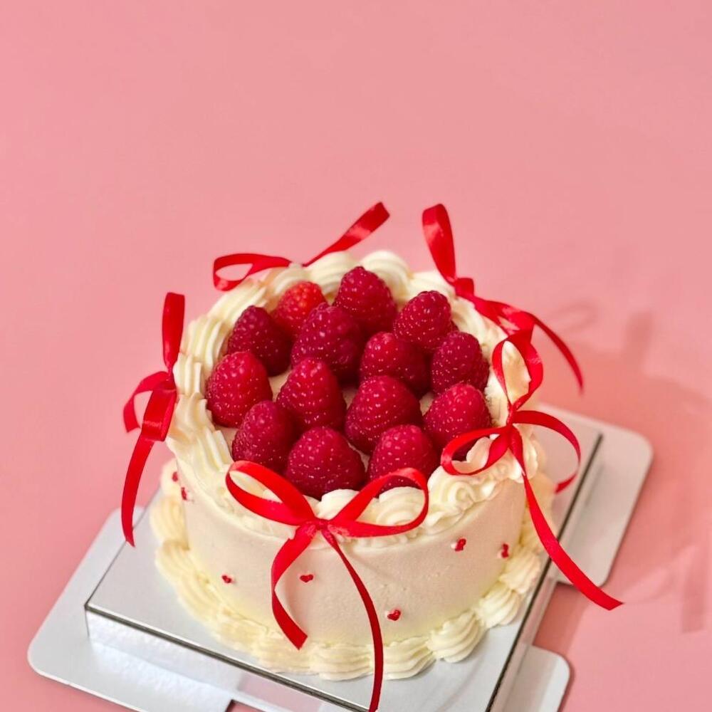 Бенто MAX с малиной в украшении, на 14 февраля