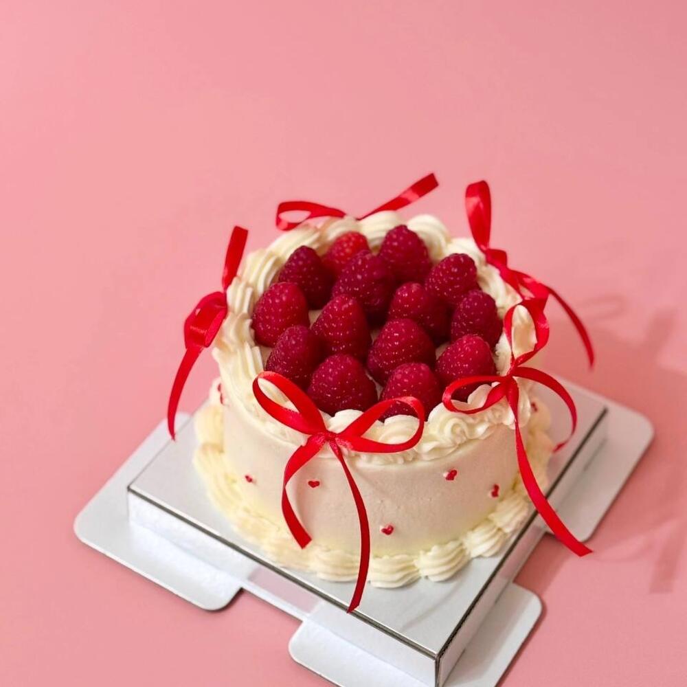 Бенто MAX с малиной в украшении, на 14 февраля