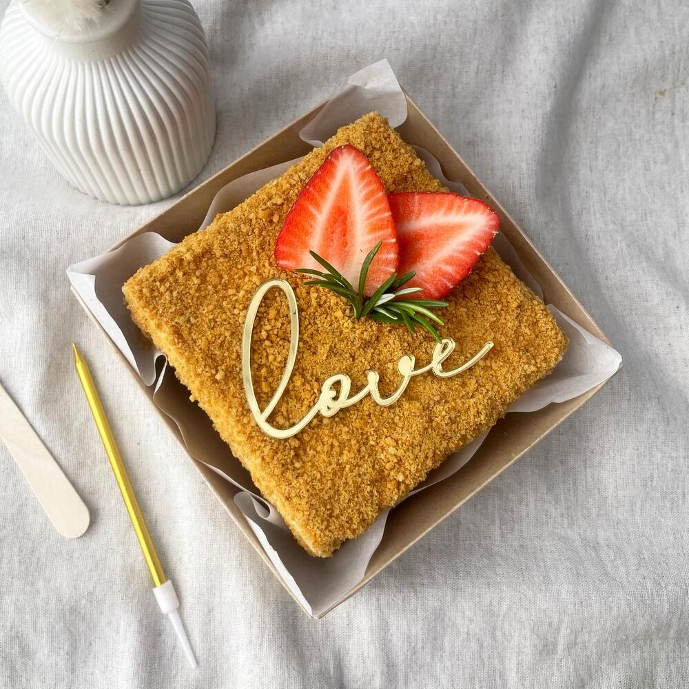 Бенто медовик love