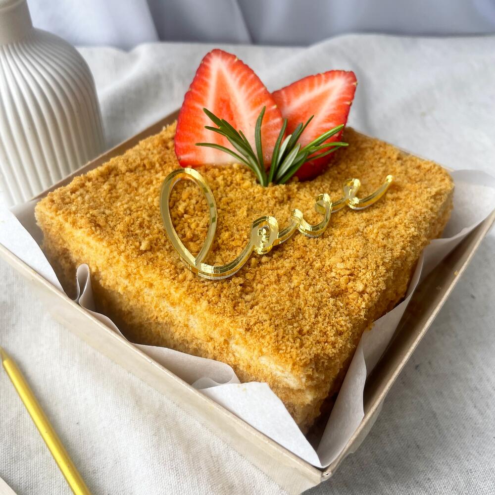 Бенто медовик love