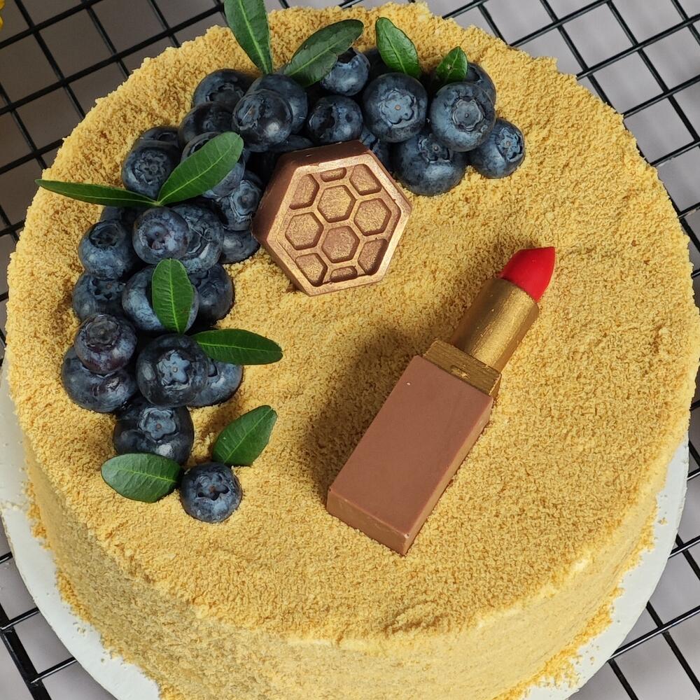 Бенто медовик маме, коллеге, бабушке, сестре в подарок