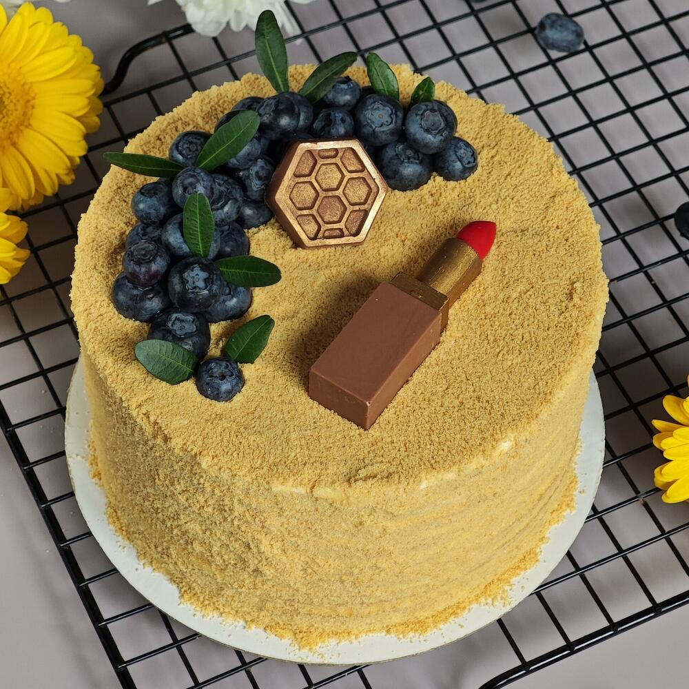 Бенто медовик маме, коллеге, бабушке, сестре в подарок