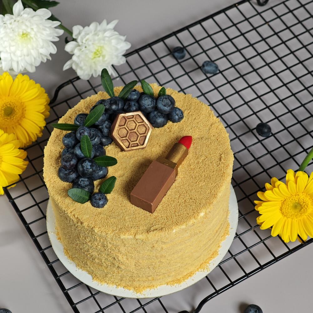 Бенто медовик маме, коллеге, бабушке, сестре в подарок