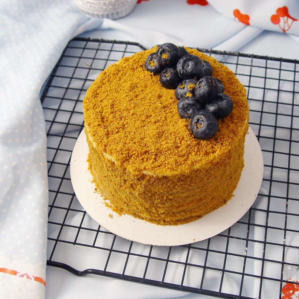 Бенто медовик мини со сметанным кремом и карамелью