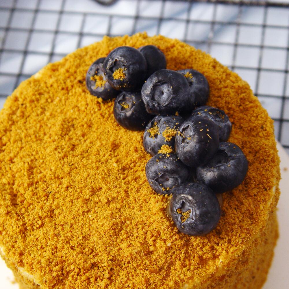 Бенто медовик мини со сметанным кремом и карамелью