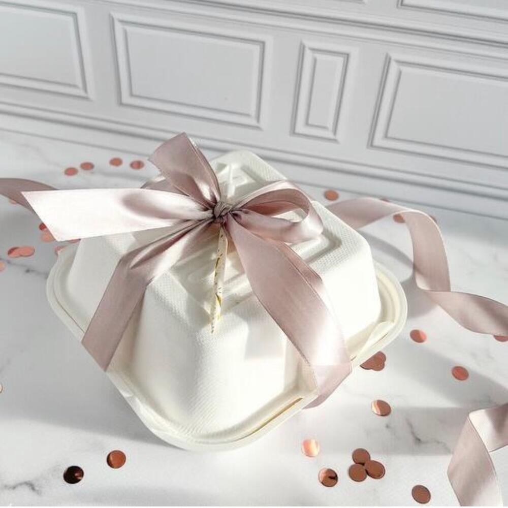 Бенто медовик с клубникой