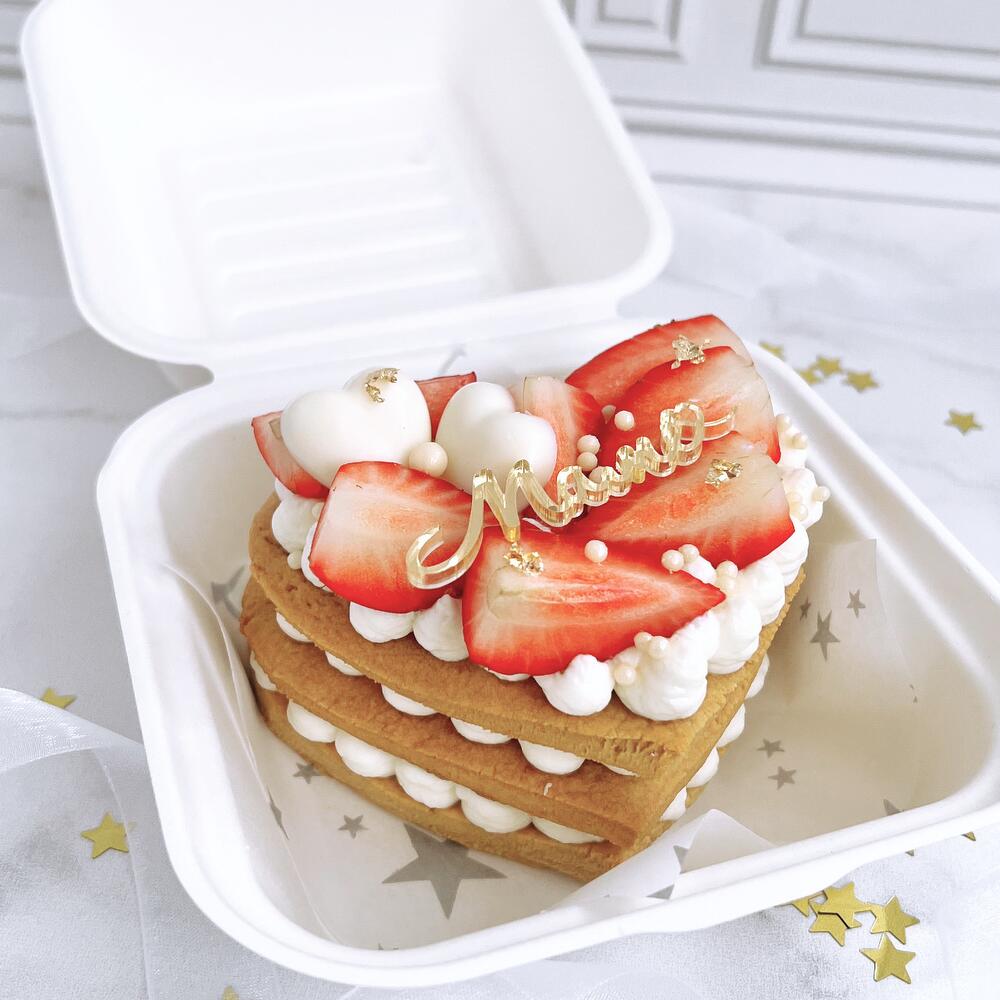 Бенто медовик с клубникой