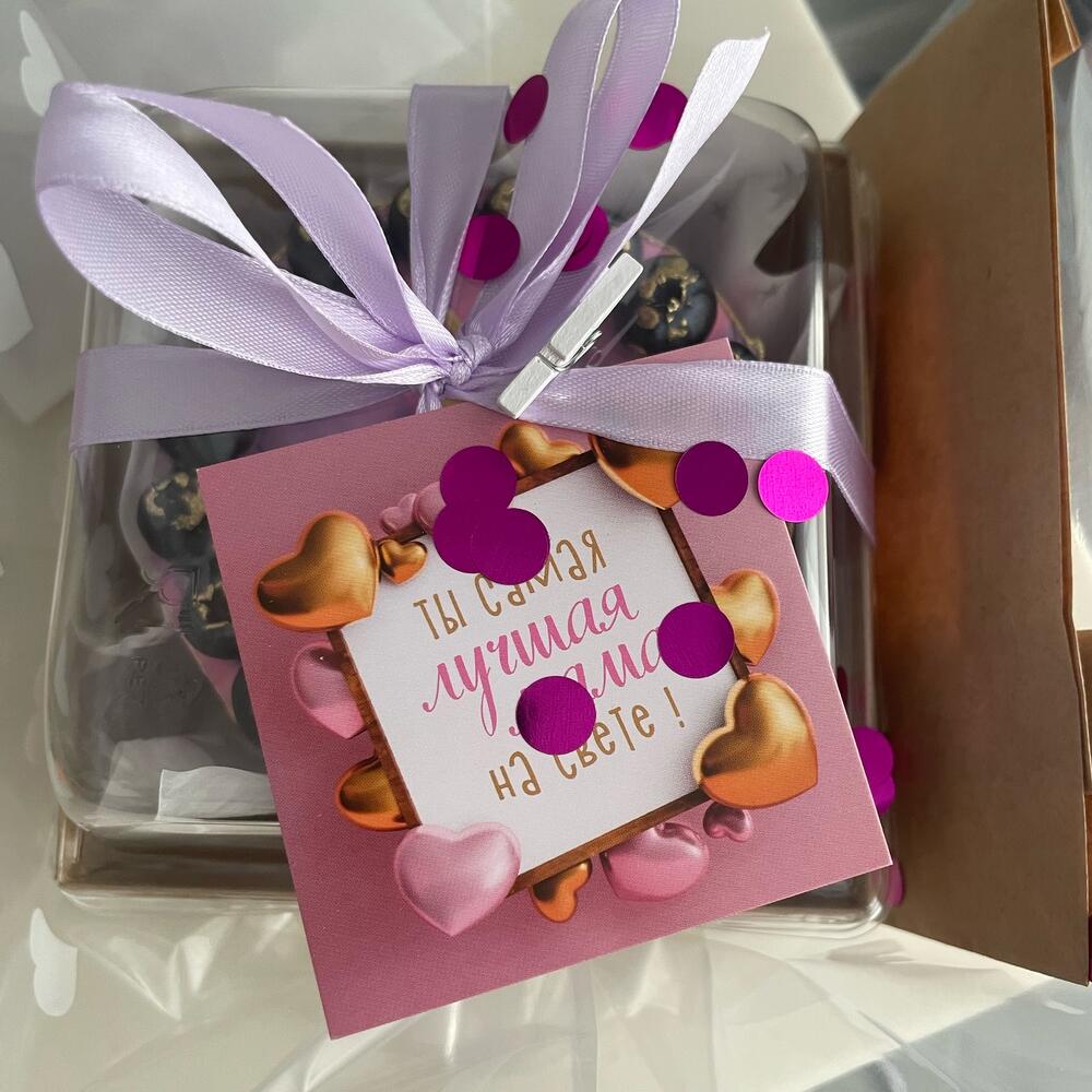 Бенто медовик с ягодами (клубника, малина) на 8 марта