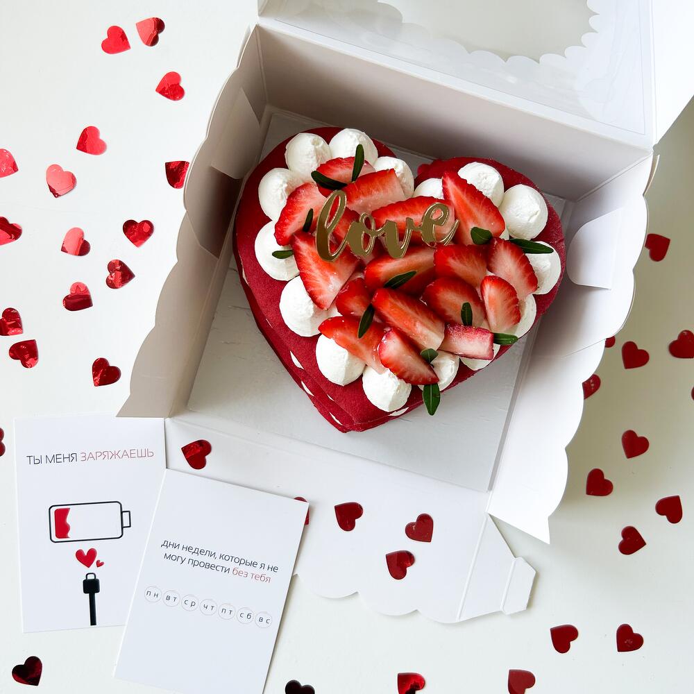 Бенто медовик сердце с клубникой в подарок на день влюбленных