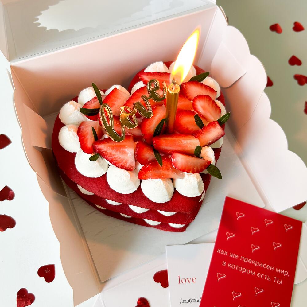 Бенто медовик сердце с клубникой в подарок на день влюбленных