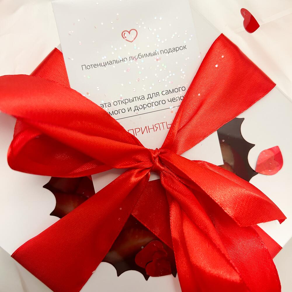 Бенто медовик сердце с клубникой в подарок на день влюбленных