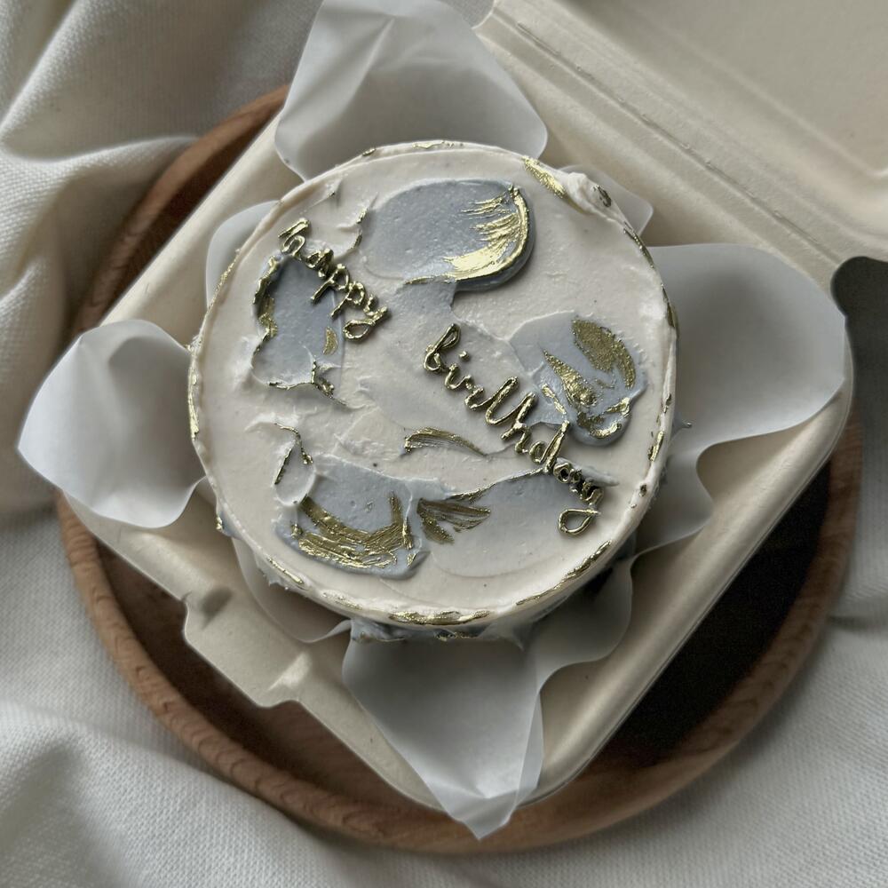 Бенто на день рождения с золотой надписью