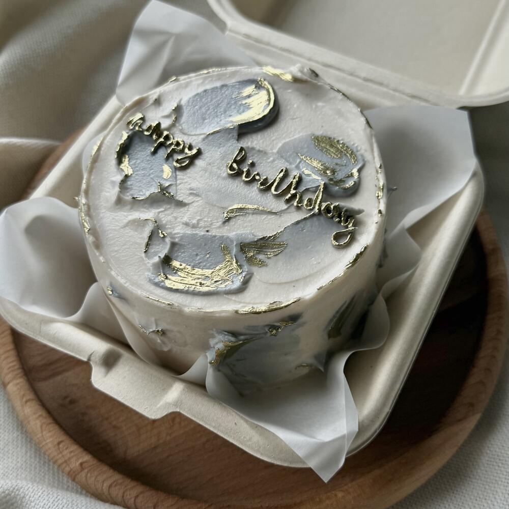 Бенто на день рождения с золотой надписью