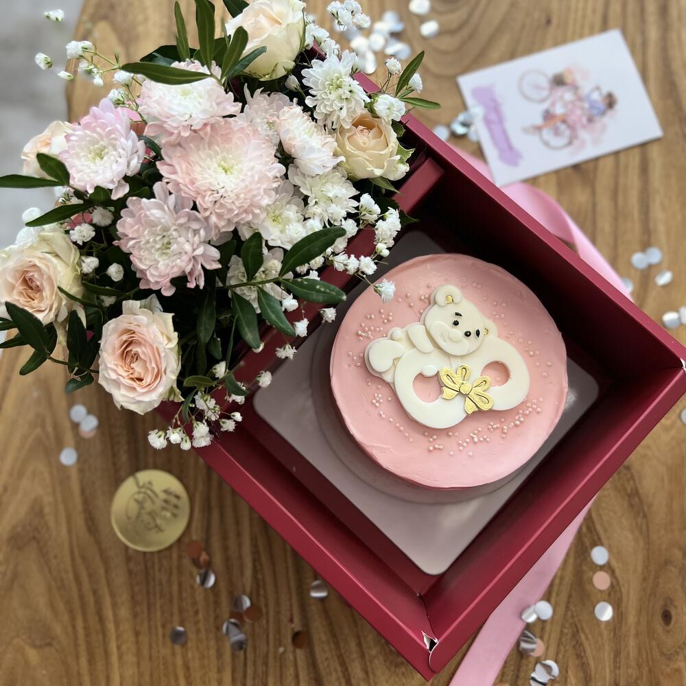 Бенто набор с букетом на 1 сентября