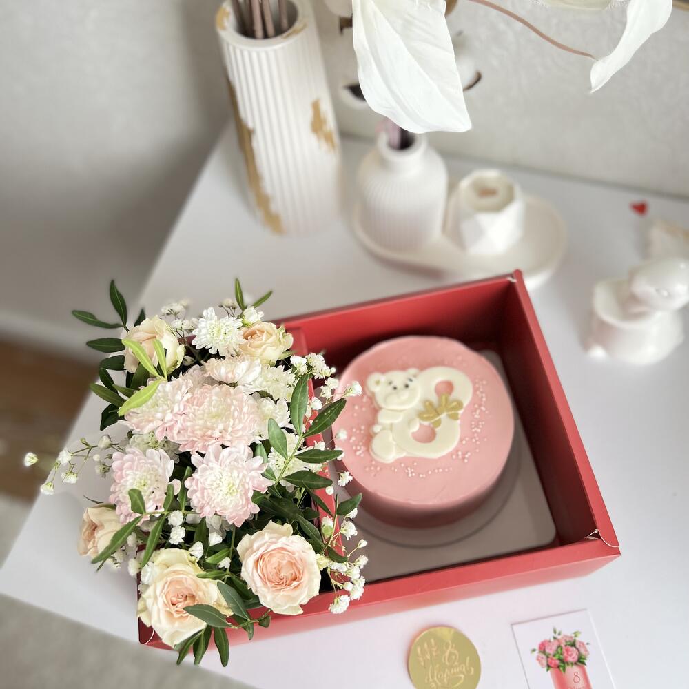 Бенто набор с букетом на 1 сентября