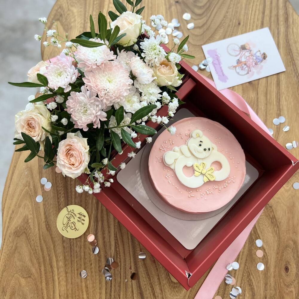 Бенто набор с букетом на 1 сентября