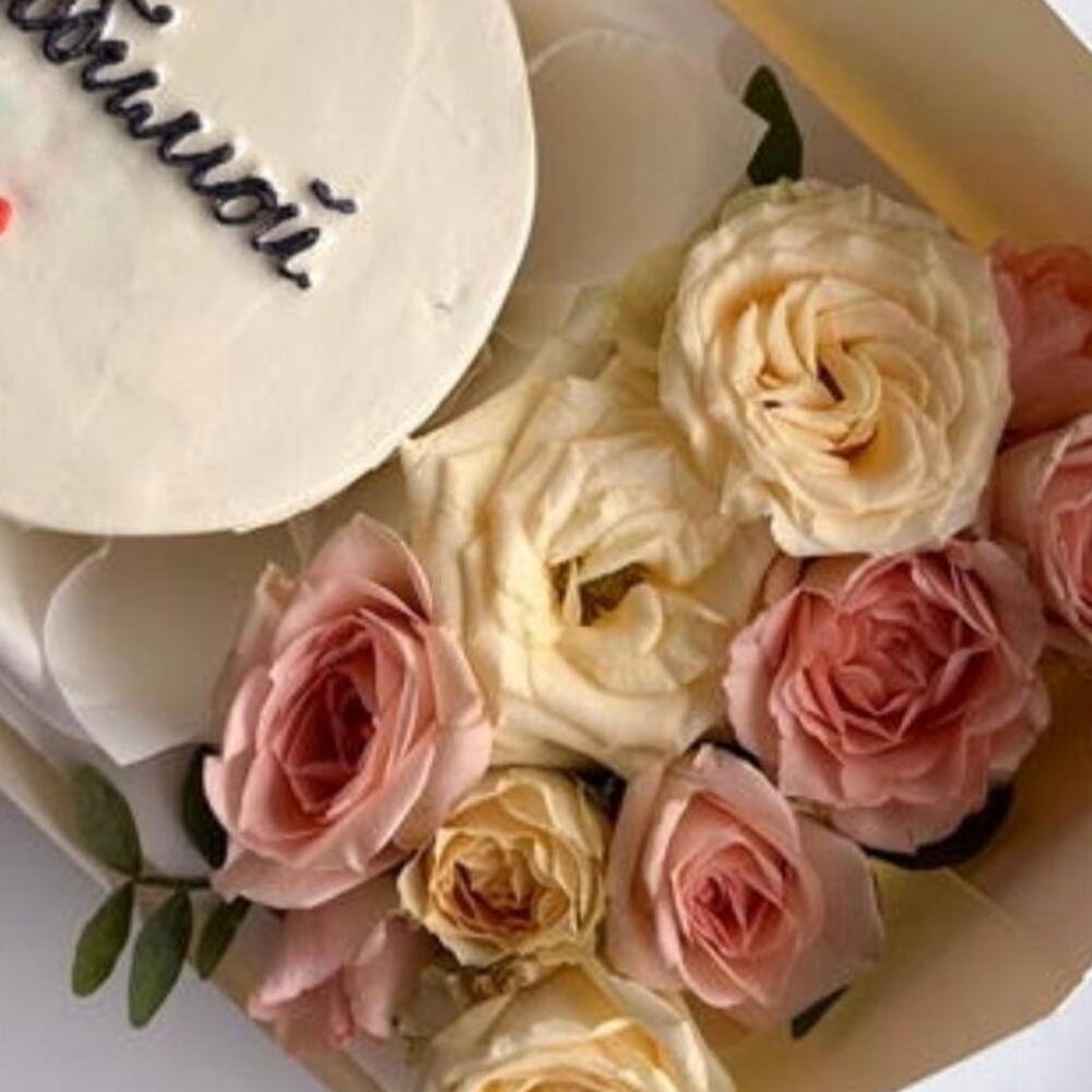 Бенто набор с цветами ко Дню матери