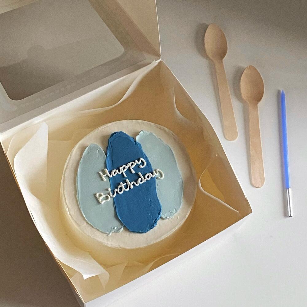 Бенто побольше с сине-голубыми мазками «happy birthday»