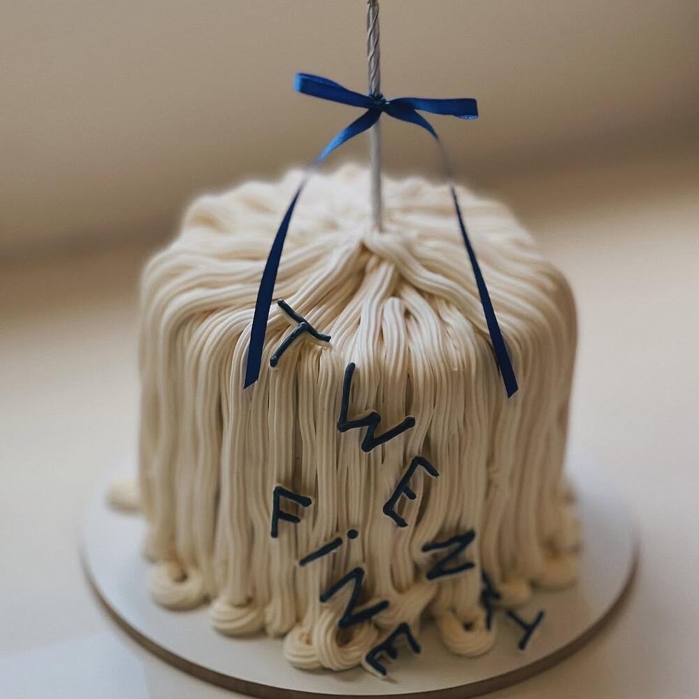 Бенто с авторским дизайном как на Пинтерест тренд 2025 года на день рождения