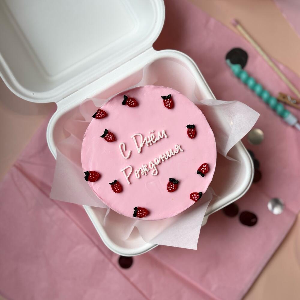 Бенто «с днем рождения» клубничное поле