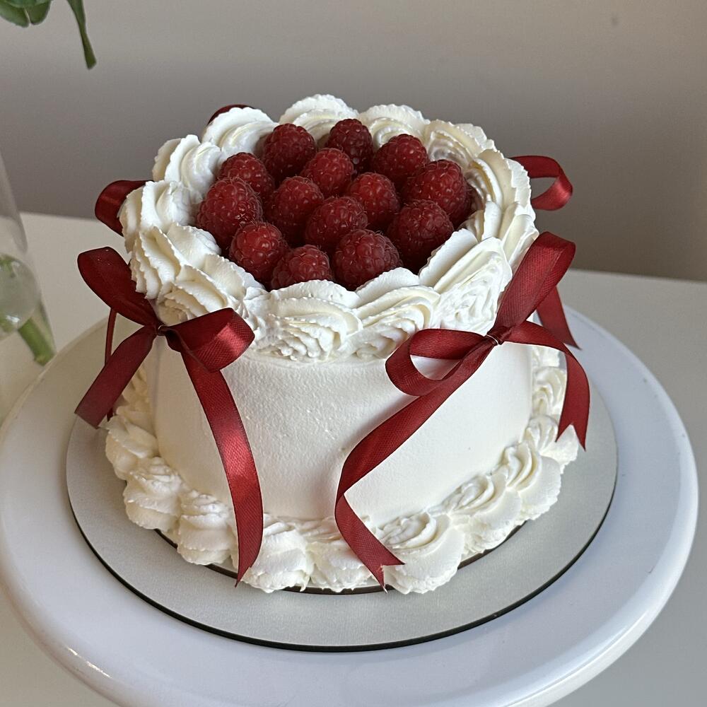 Бенто с малиной и бантиками