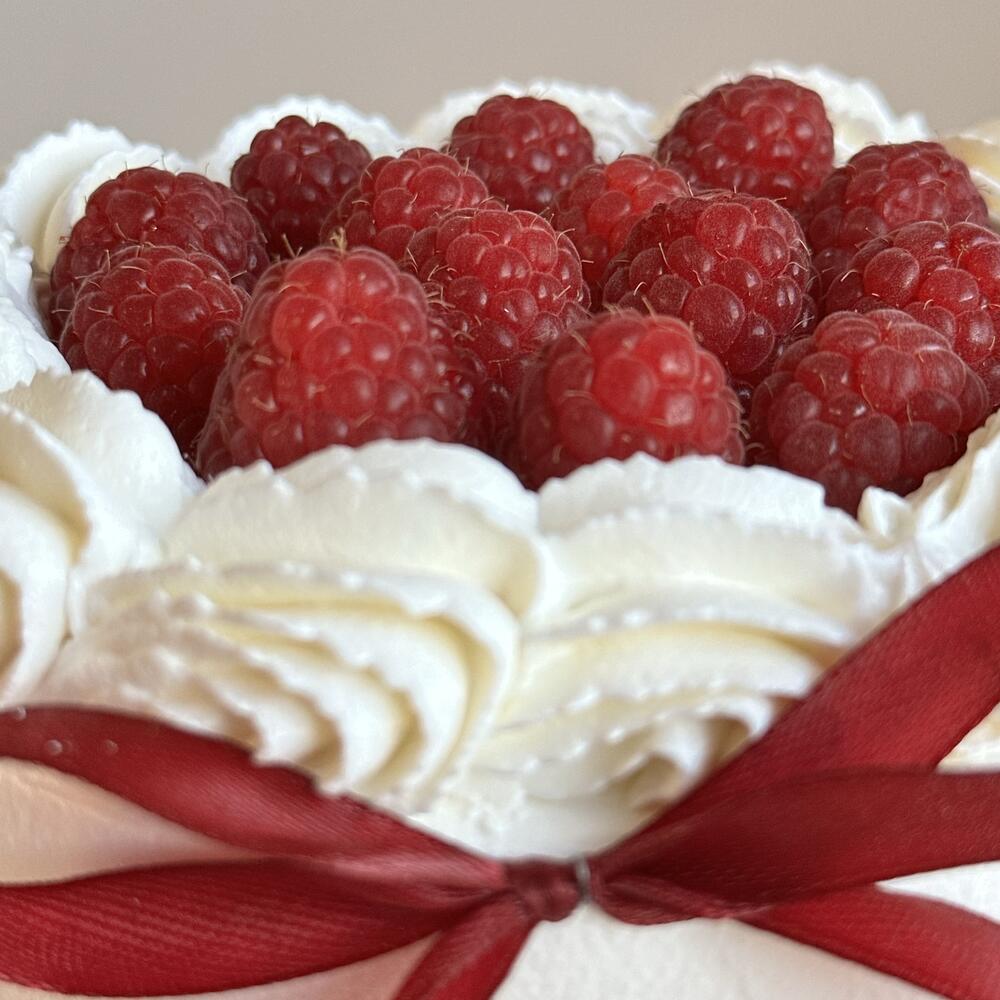 Бенто с малиной и бантиками