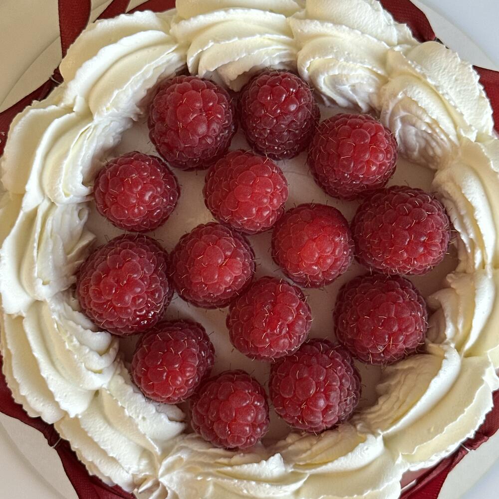 Бенто с малиной и бантиками