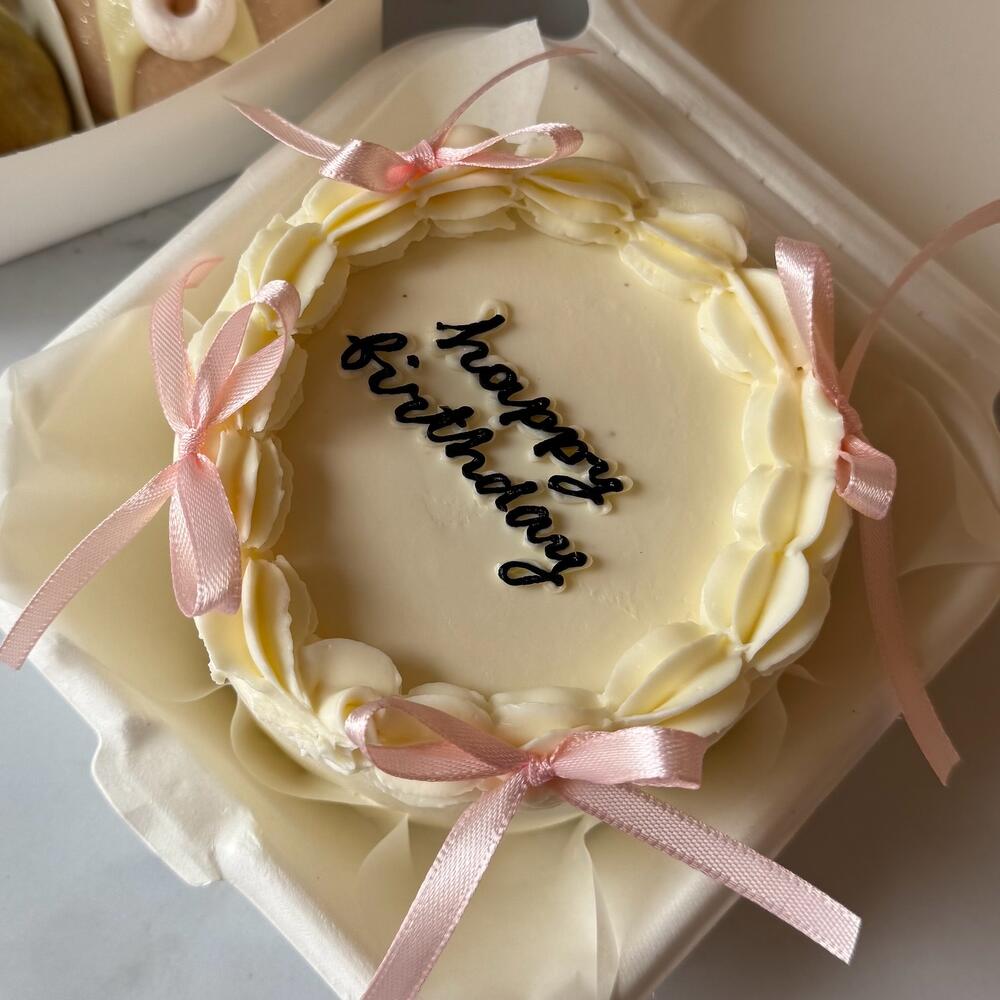 Бенто с рюшами и бантиками ко дню рождения