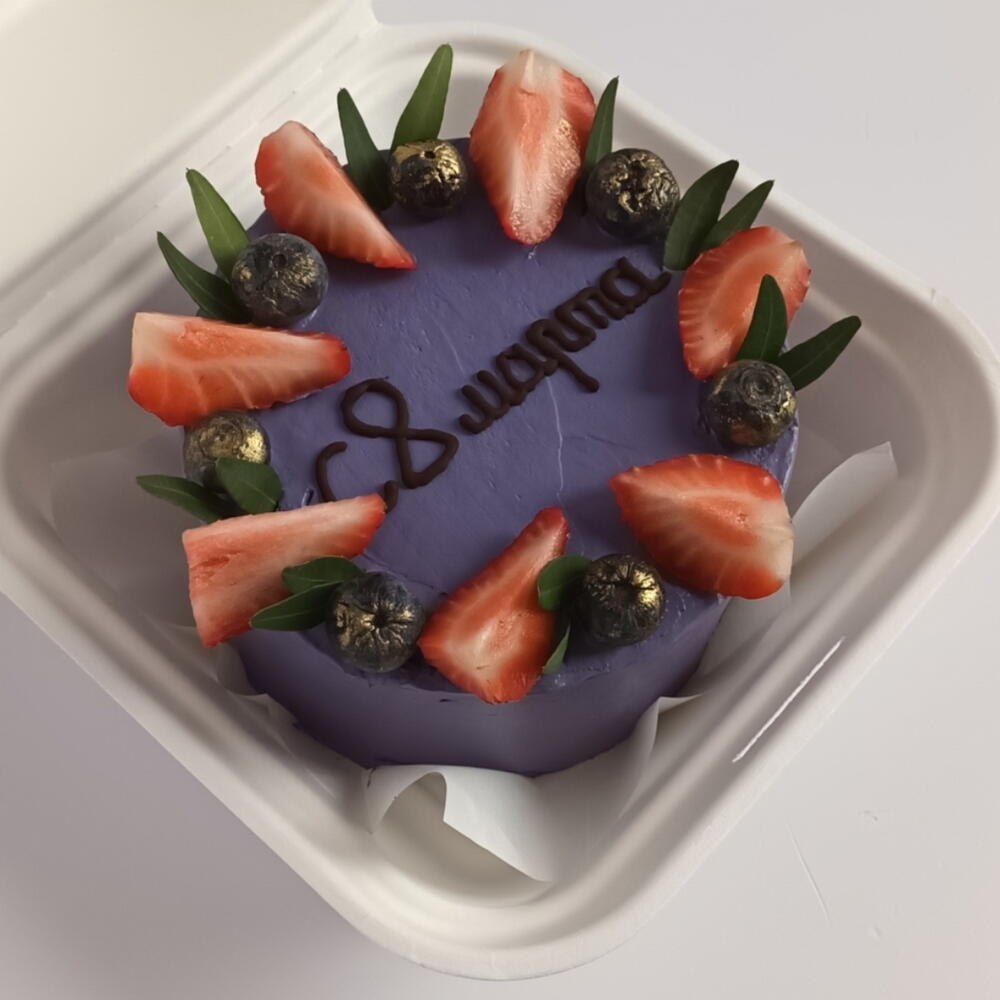 Бенто с ягодами в подарок на 8 марта