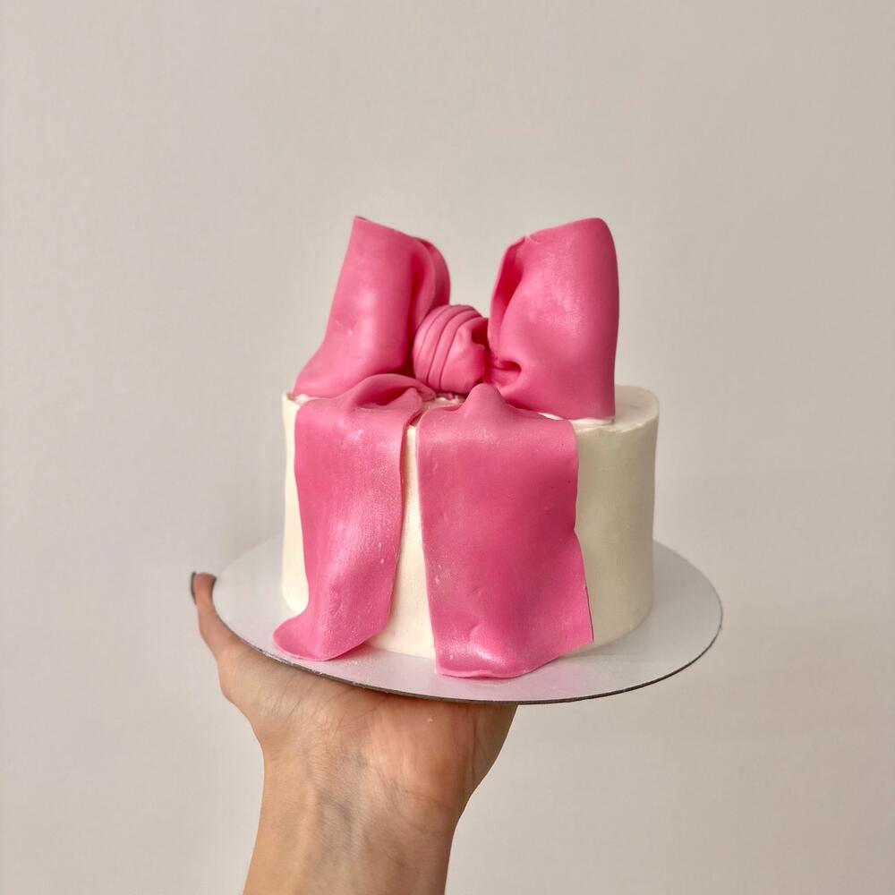 Бенто торт 1 кг с бантом девочке девушке жене подруге