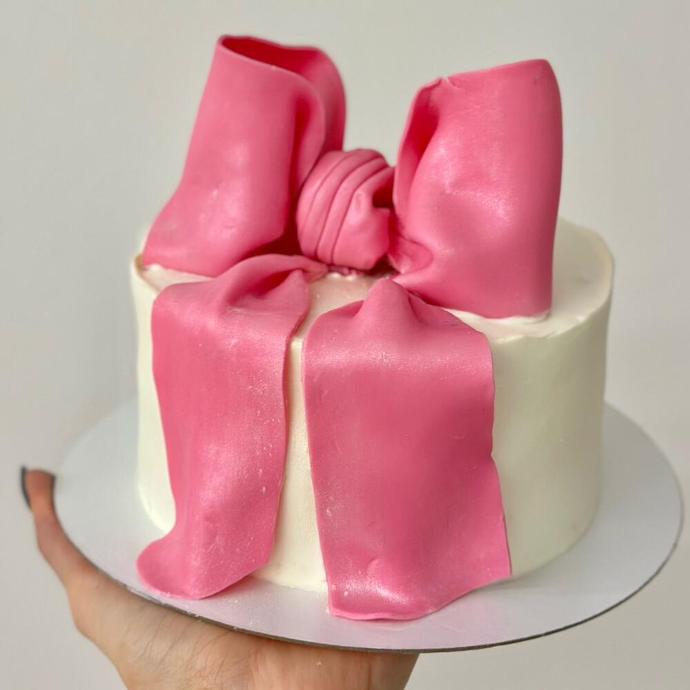 Бенто торт 1 кг с бантом девочке девушке жене подруге