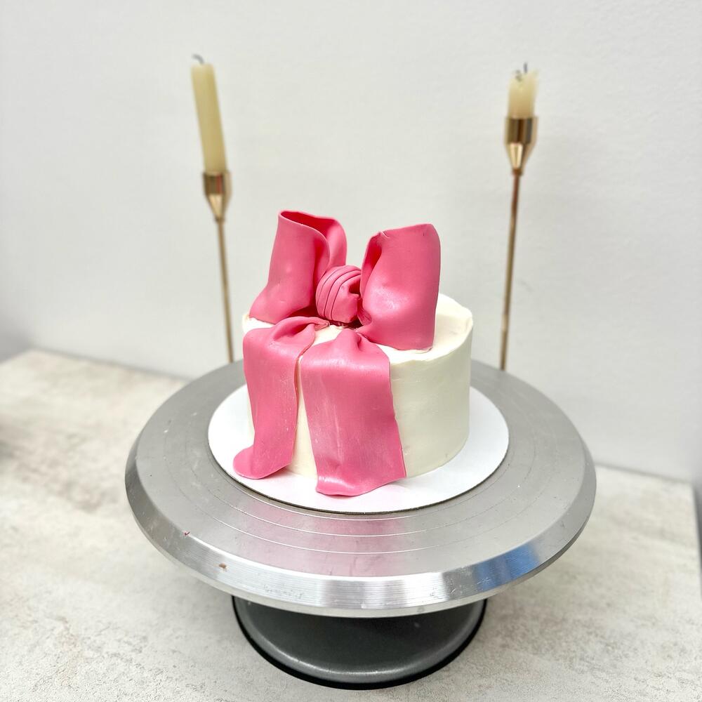 Бенто торт 1 кг с бантом девочке девушке жене подруге